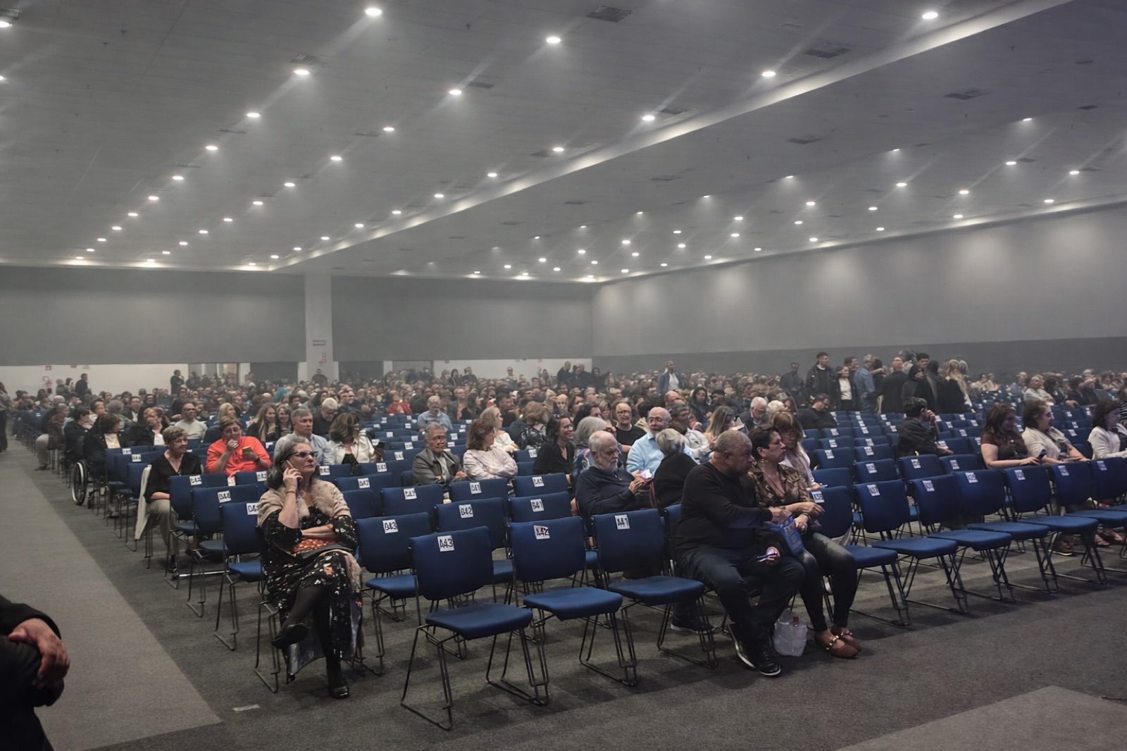 Auditório lotado em evento produzido pela Circulando Ideias